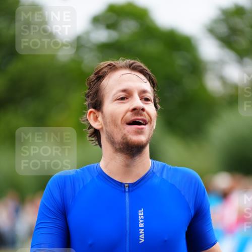 30.08.2026 - Elbe Triathlon Hamburg LAZAROV Photography http://msf.ph/oto/10055449 30.08.2026 11:03:44 Ziel 583 meine-sportfotos.de