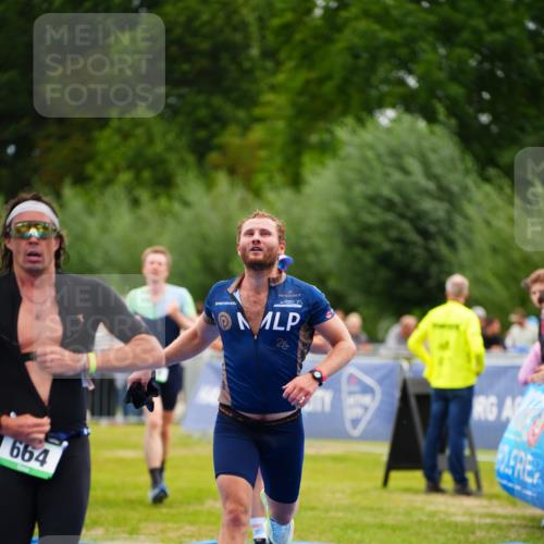 30.08.2026 - Elbe Triathlon Hamburg LAZAROV Photography http://msf.ph/oto/10055510 30.08.2026 11:04:03 Ziel 449, 642, 658, 664, 1897 meine-sportfotos.de