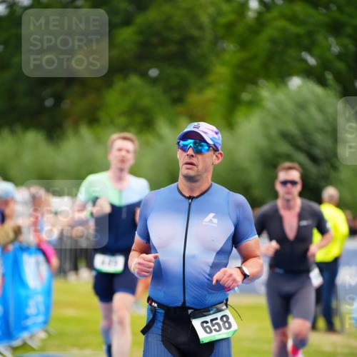 30.08.2026 - Elbe Triathlon Hamburg LAZAROV Photography http://msf.ph/oto/10055520 30.08.2026 11:04:06 Ziel 449, 642, 658, 664, 1897 meine-sportfotos.de