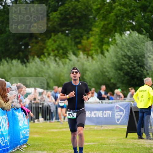 30.08.2026 - Elbe Triathlon Hamburg LAZAROV Photography http://msf.ph/oto/10055561 30.08.2026 11:04:15 Ziel 976 meine-sportfotos.de