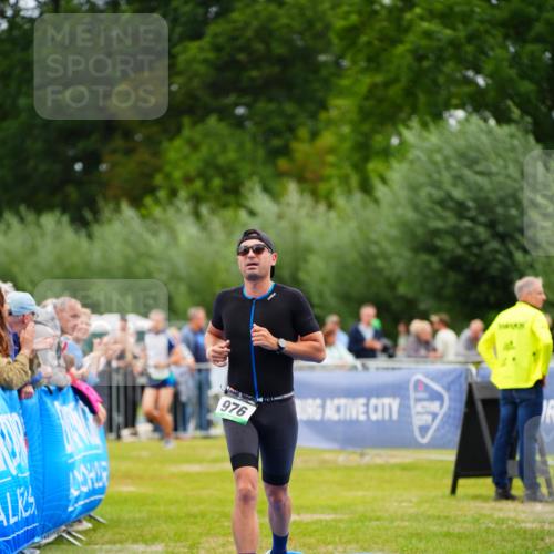30.08.2026 - Elbe Triathlon Hamburg LAZAROV Photography http://msf.ph/oto/10055563 30.08.2026 11:04:15 Ziel 976 meine-sportfotos.de