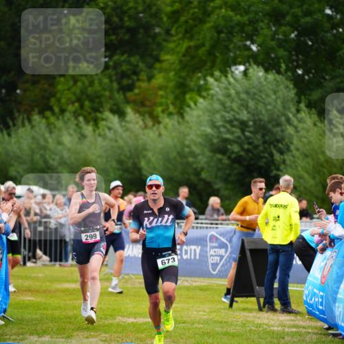 30.08.2026 - Elbe Triathlon Hamburg LAZAROV Photography http://msf.ph/oto/10055604 30.08.2026 11:04:45 Ziel 299, 673 meine-sportfotos.de