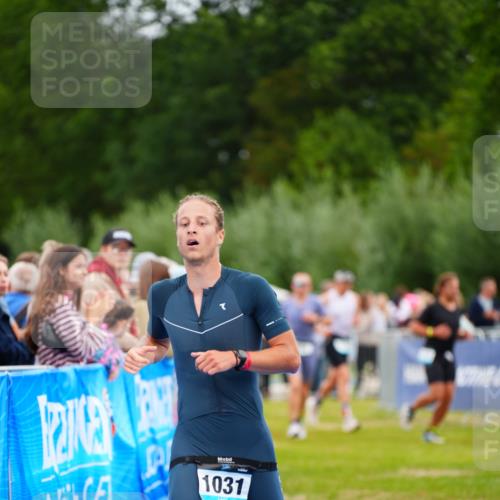 30.08.2026 - Elbe Triathlon Hamburg LAZAROV Photography http://msf.ph/oto/10055647 30.08.2026 11:05:02 Ziel 554, 1031 meine-sportfotos.de