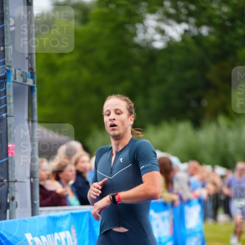 30.08.2026 - Elbe Triathlon Hamburg LAZAROV Photography http://msf.ph/oto/10055654 30.08.2026 11:05:02 Ziel 554, 1031 meine-sportfotos.de