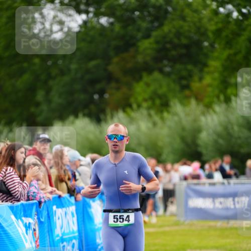 30.08.2026 - Elbe Triathlon Hamburg LAZAROV Photography http://msf.ph/oto/10055666 30.08.2026 11:05:07 Ziel 554, 656 meine-sportfotos.de
