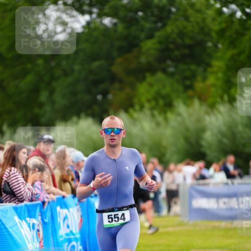 30.08.2026 - Elbe Triathlon Hamburg LAZAROV Photography http://msf.ph/oto/10055669 30.08.2026 11:05:07 Ziel 554, 656 meine-sportfotos.de