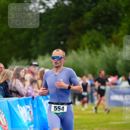 30.08.2026 - Elbe Triathlon Hamburg LAZAROV Photography http://msf.ph/oto/10055671 30.08.2026 11:05:08 Ziel 554, 656 meine-sportfotos.de