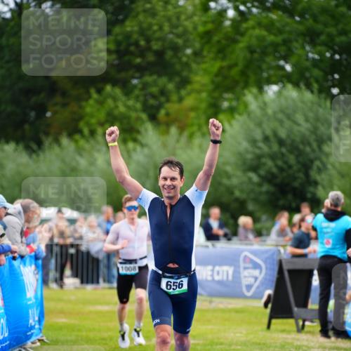 30.08.2026 - Elbe Triathlon Hamburg LAZAROV Photography http://msf.ph/oto/10055685 30.08.2026 11:05:14 Ziel 656, 698, 1008 meine-sportfotos.de