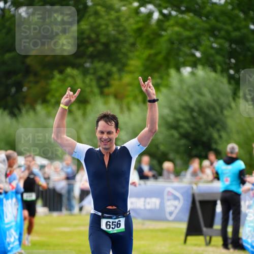 30.08.2026 - Elbe Triathlon Hamburg LAZAROV Photography http://msf.ph/oto/10055694 30.08.2026 11:05:15 Ziel 656, 698, 1008 meine-sportfotos.de
