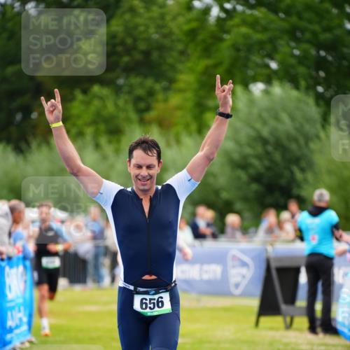 30.08.2026 - Elbe Triathlon Hamburg LAZAROV Photography http://msf.ph/oto/10055697 30.08.2026 11:05:15 Ziel 656, 698, 1008 meine-sportfotos.de