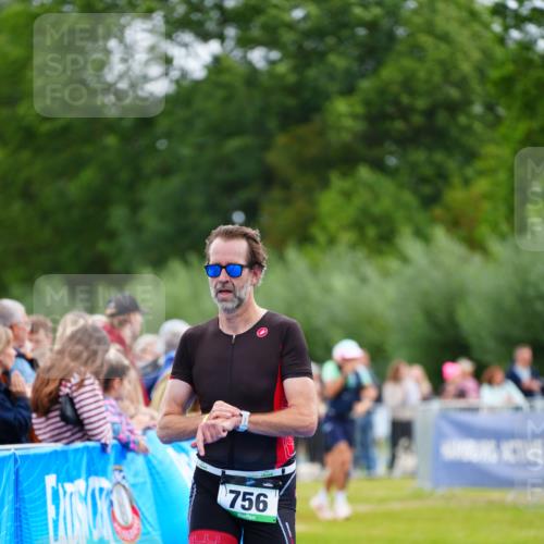 30.08.2026 - Elbe Triathlon Hamburg LAZAROV Photography http://msf.ph/oto/10055750 30.08.2026 11:05:43 Ziel 747, 756 meine-sportfotos.de