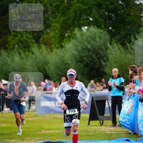 30.08.2026 - Elbe Triathlon Hamburg LAZAROV Photography http://msf.ph/oto/10055817 30.08.2026 11:06:01 Ziel 431, 671, 779 meine-sportfotos.de