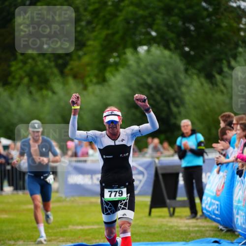 30.08.2026 - Elbe Triathlon Hamburg LAZAROV Photography http://msf.ph/oto/10055824 30.08.2026 11:06:02 Ziel 431, 671, 779 meine-sportfotos.de