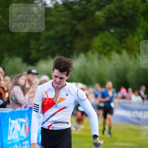 30.08.2026 - Elbe Triathlon Hamburg LAZAROV Photography http://msf.ph/oto/10055896 30.08.2026 11:06:27 Ziel 425, 482, 628 meine-sportfotos.de