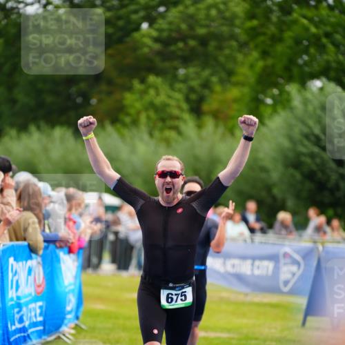 30.08.2026 - Elbe Triathlon Hamburg LAZAROV Photography http://msf.ph/oto/10055953 30.08.2026 11:06:39 Ziel 675, 1067 meine-sportfotos.de