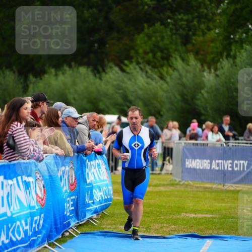 30.08.2026 - Elbe Triathlon Hamburg LAZAROV Photography http://msf.ph/oto/10055972 30.08.2026 11:06:49 Ziel 289 meine-sportfotos.de