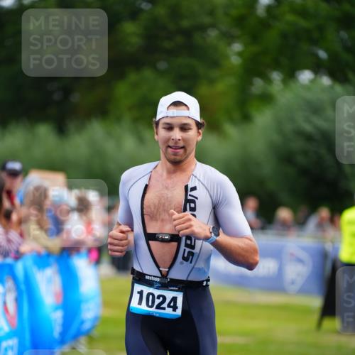 30.08.2026 - Elbe Triathlon Hamburg LAZAROV Photography http://msf.ph/oto/10056022 30.08.2026 11:07:20 Ziel 488, 1024 meine-sportfotos.de