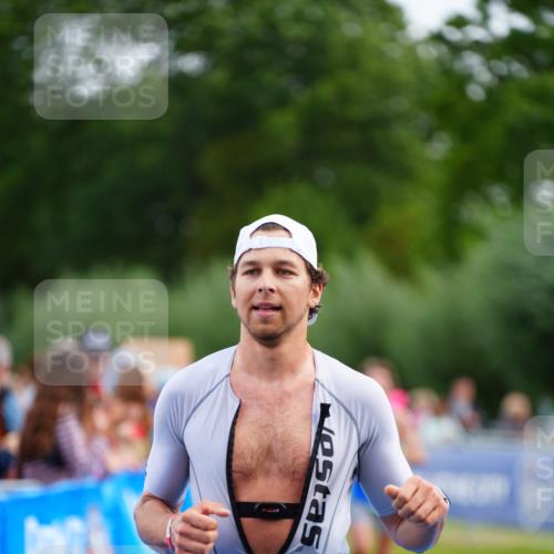 30.08.2026 - Elbe Triathlon Hamburg LAZAROV Photography http://msf.ph/oto/10056025 30.08.2026 11:07:20 Ziel 488, 1024 meine-sportfotos.de