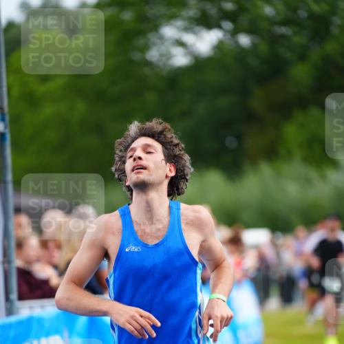30.08.2026 - Elbe Triathlon Hamburg LAZAROV Photography http://msf.ph/oto/10056054 30.08.2026 11:07:24 Ziel 488, 495 meine-sportfotos.de
