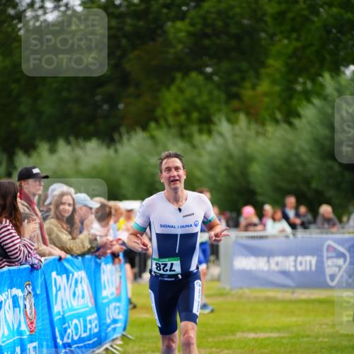 30.08.2026 - Elbe Triathlon Hamburg LAZAROV Photography http://msf.ph/oto/10056083 30.08.2026 11:07:34 Ziel 728 meine-sportfotos.de