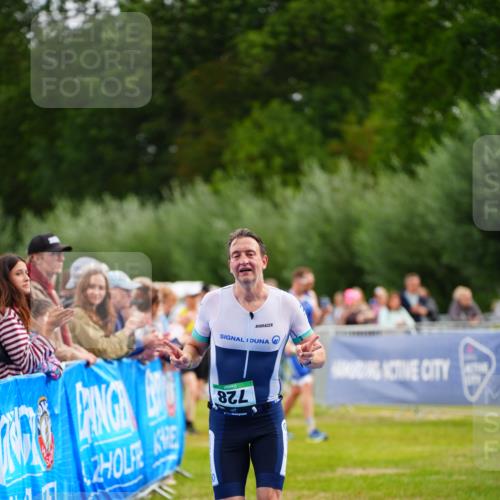 30.08.2026 - Elbe Triathlon Hamburg LAZAROV Photography http://msf.ph/oto/10056085 30.08.2026 11:07:35 Ziel 728 meine-sportfotos.de