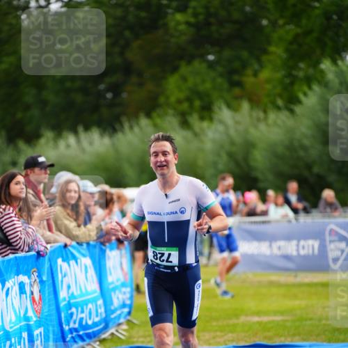 30.08.2026 - Elbe Triathlon Hamburg LAZAROV Photography http://msf.ph/oto/10056088 30.08.2026 11:07:35 Ziel 728 meine-sportfotos.de