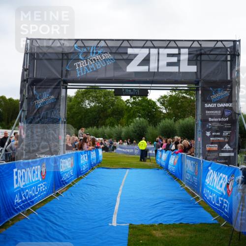 30.08.2026 - Elbe Triathlon Hamburg LAZAROV Photography http://msf.ph/oto/10056112 30.08.2026 11:08:12 Ziel  meine-sportfotos.de