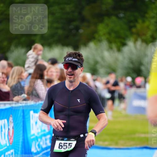 30.08.2026 - Elbe Triathlon Hamburg LAZAROV Photography http://msf.ph/oto/10056229 30.08.2026 11:08:45 Ziel 555, 590, 655, 1260 meine-sportfotos.de