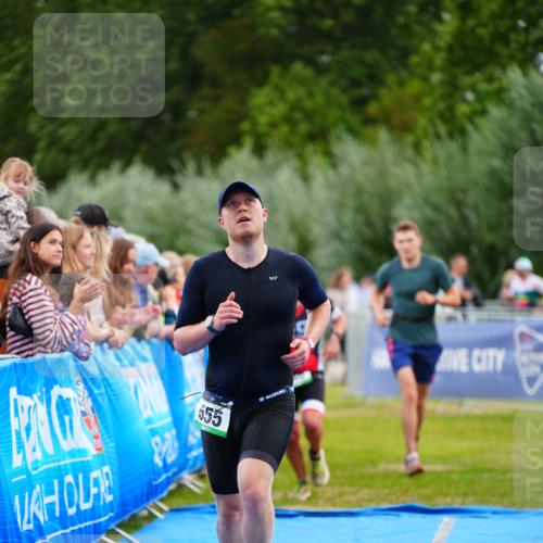 30.08.2026 - Elbe Triathlon Hamburg LAZAROV Photography http://msf.ph/oto/10056249 30.08.2026 11:08:52 Ziel 503, 555, 746, 1042 meine-sportfotos.de