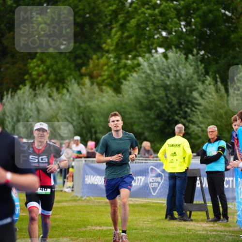 30.08.2026 - Elbe Triathlon Hamburg LAZAROV Photography http://msf.ph/oto/10056256 30.08.2026 11:08:53 Ziel 503, 555, 746, 1042 meine-sportfotos.de