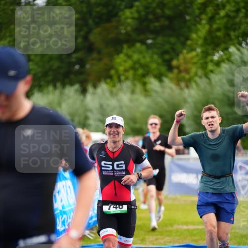 30.08.2026 - Elbe Triathlon Hamburg LAZAROV Photography http://msf.ph/oto/10056269 30.08.2026 11:08:55 Ziel 503, 555, 746, 1042 meine-sportfotos.de