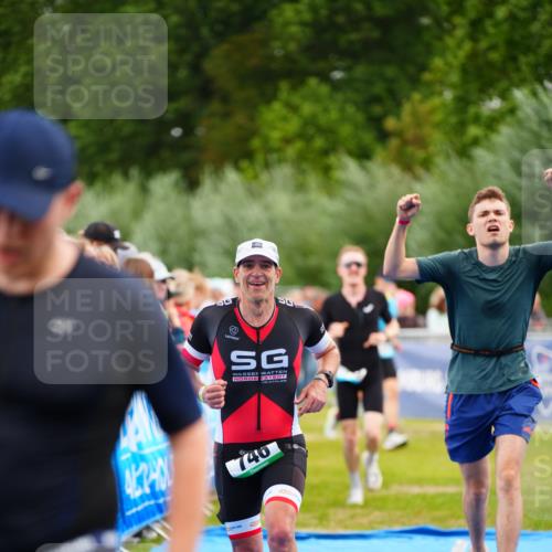 30.08.2026 - Elbe Triathlon Hamburg LAZAROV Photography http://msf.ph/oto/10056271 30.08.2026 11:08:55 Ziel 503, 555, 746, 1042 meine-sportfotos.de