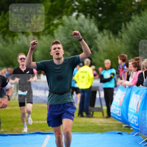 30.08.2026 - Elbe Triathlon Hamburg LAZAROV Photography http://msf.ph/oto/10056276 30.08.2026 11:08:56 Ziel 503, 555, 746, 1042 meine-sportfotos.de