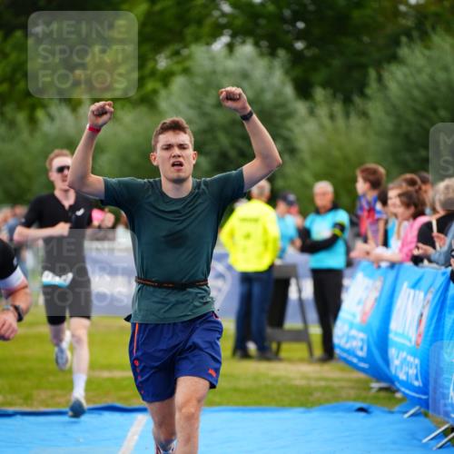 30.08.2026 - Elbe Triathlon Hamburg LAZAROV Photography http://msf.ph/oto/10056279 30.08.2026 11:08:56 Ziel 503, 555, 746, 1042 meine-sportfotos.de