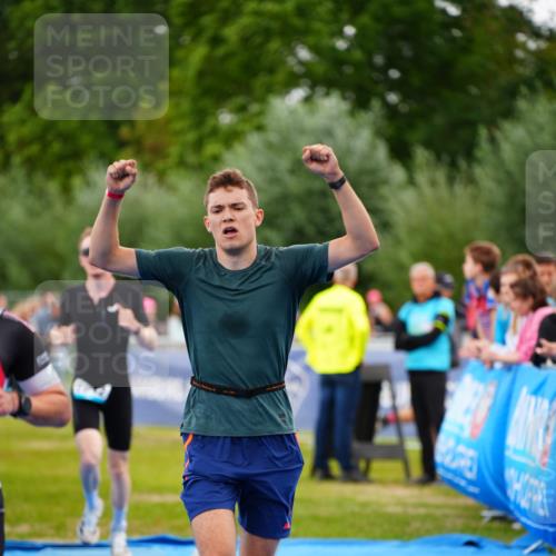 30.08.2026 - Elbe Triathlon Hamburg LAZAROV Photography http://msf.ph/oto/10056281 30.08.2026 11:08:56 Ziel 503, 555, 746, 1042 meine-sportfotos.de
