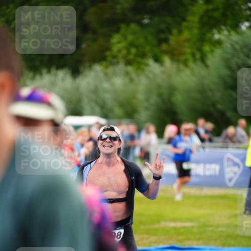 30.08.2026 - Elbe Triathlon Hamburg LAZAROV Photography http://msf.ph/oto/10056322 30.08.2026 11:09:07 Ziel 633, 1098 meine-sportfotos.de