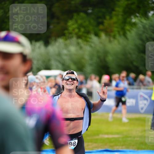 30.08.2026 - Elbe Triathlon Hamburg LAZAROV Photography http://msf.ph/oto/10056325 30.08.2026 11:09:07 Ziel 633, 1098 meine-sportfotos.de