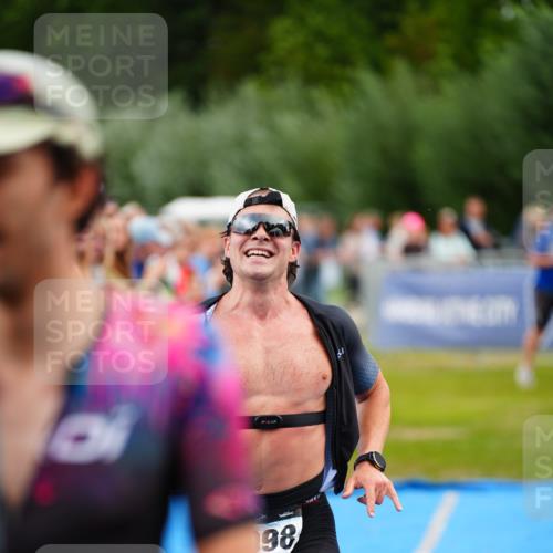 30.08.2026 - Elbe Triathlon Hamburg LAZAROV Photography http://msf.ph/oto/10056329 30.08.2026 11:09:08 Ziel 633, 1098 meine-sportfotos.de
