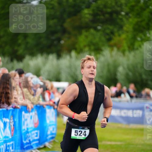 30.08.2026 - Elbe Triathlon Hamburg LAZAROV Photography http://msf.ph/oto/10056344 30.08.2026 11:09:27 Ziel 505, 524, 681, 751 meine-sportfotos.de