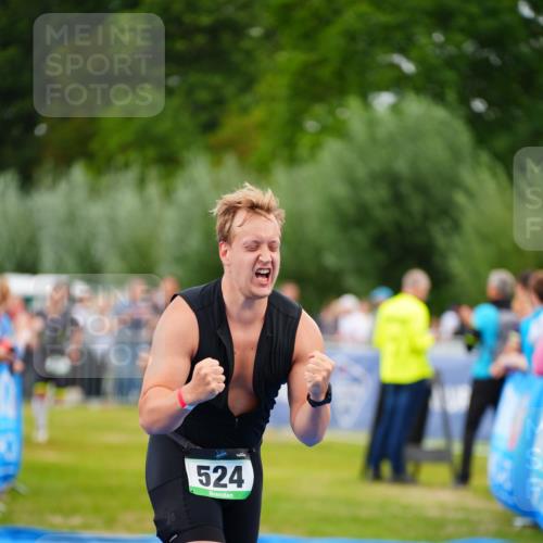 30.08.2026 - Elbe Triathlon Hamburg LAZAROV Photography http://msf.ph/oto/10056346 30.08.2026 11:09:27 Ziel 505, 524, 681, 751 meine-sportfotos.de