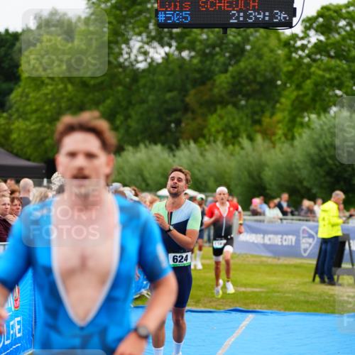 30.08.2026 - Elbe Triathlon Hamburg LAZAROV Photography http://msf.ph/oto/10056375 30.08.2026 11:09:40 Ziel 539, 569, 624, 1164 meine-sportfotos.de