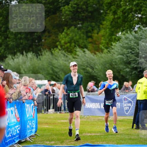 30.08.2026 - Elbe Triathlon Hamburg LAZAROV Photography http://msf.ph/oto/10056398 30.08.2026 11:09:53 Ziel 626, 1060 meine-sportfotos.de