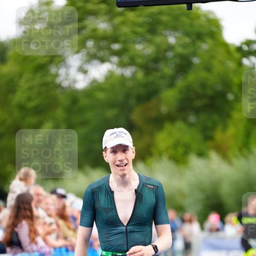 30.08.2026 - Elbe Triathlon Hamburg LAZAROV Photography http://msf.ph/oto/10056420 30.08.2026 11:09:57 Ziel 626, 1060 meine-sportfotos.de