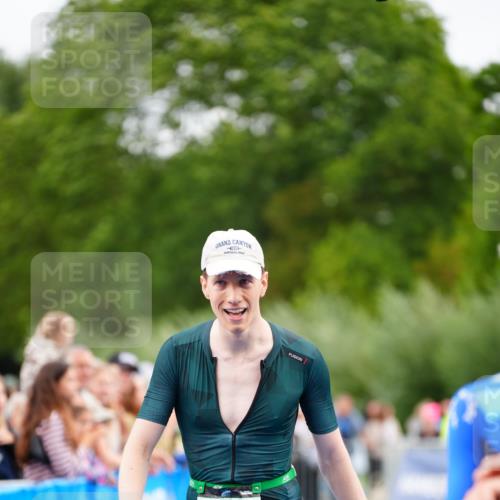 30.08.2026 - Elbe Triathlon Hamburg LAZAROV Photography http://msf.ph/oto/10056423 30.08.2026 11:09:58 Ziel 626, 1060 meine-sportfotos.de