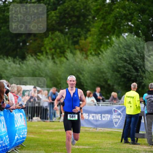30.08.2026 - Elbe Triathlon Hamburg LAZAROV Photography http://msf.ph/oto/10056428 30.08.2026 11:10:08 Ziel 439, 581 meine-sportfotos.de