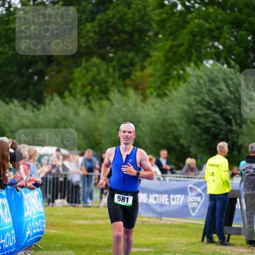30.08.2026 - Elbe Triathlon Hamburg LAZAROV Photography http://msf.ph/oto/10056430 30.08.2026 11:10:09 Ziel 439, 581 meine-sportfotos.de