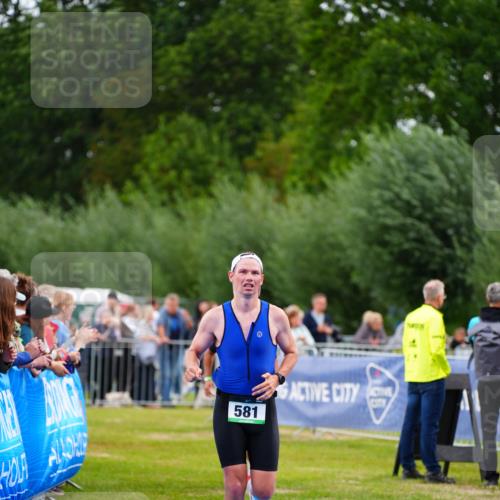 30.08.2026 - Elbe Triathlon Hamburg LAZAROV Photography http://msf.ph/oto/10056431 30.08.2026 11:10:09 Ziel 439, 581 meine-sportfotos.de