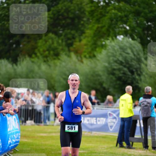 30.08.2026 - Elbe Triathlon Hamburg LAZAROV Photography http://msf.ph/oto/10056433 30.08.2026 11:10:10 Ziel 439, 581 meine-sportfotos.de