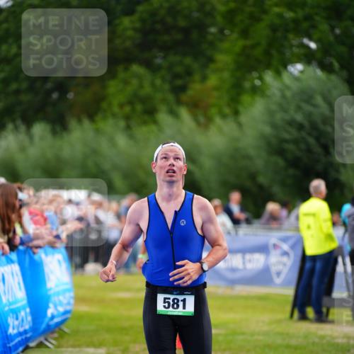 30.08.2026 - Elbe Triathlon Hamburg LAZAROV Photography http://msf.ph/oto/10056437 30.08.2026 11:10:11 Ziel 439, 581 meine-sportfotos.de