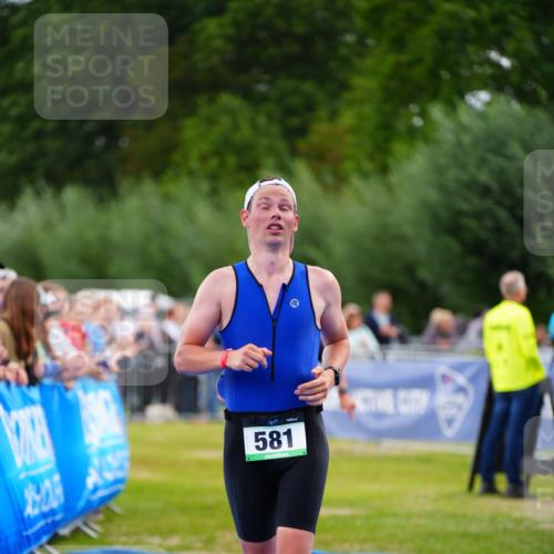 30.08.2026 - Elbe Triathlon Hamburg LAZAROV Photography http://msf.ph/oto/10056438 30.08.2026 11:10:11 Ziel 439, 581 meine-sportfotos.de